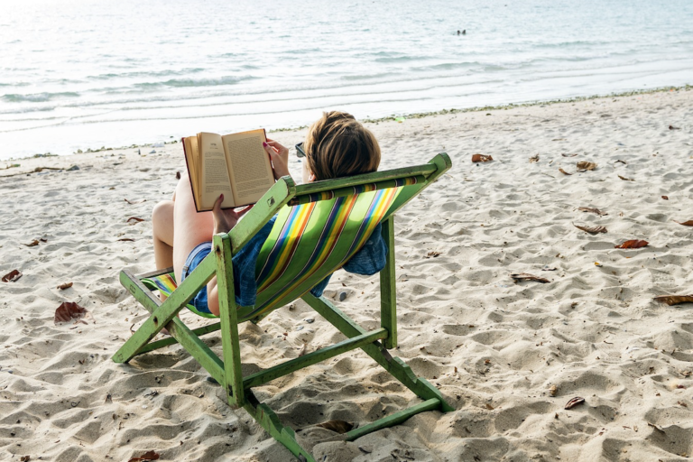be© on vacation: i consigli di lettura sotto l’ombrellone
