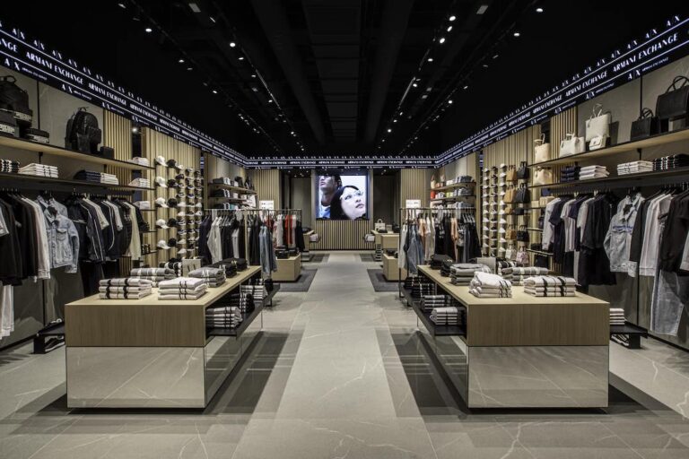 Gruppo Armani apre con Percassi il negozio A | X Armani Exchange  a Il Centro di Arese