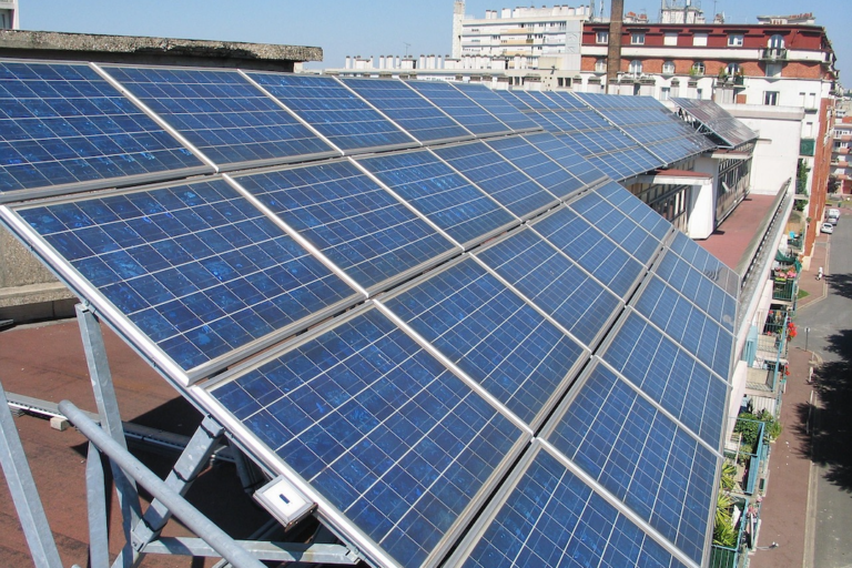 Enea: “Fabbisogno elettrico residenziale soddisfatto installandolo pannelli sul 30% dei tetti”