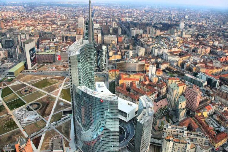 Ipi: a Milano mercato degli uffici sale del 18%, prime sempre al centro della domanda