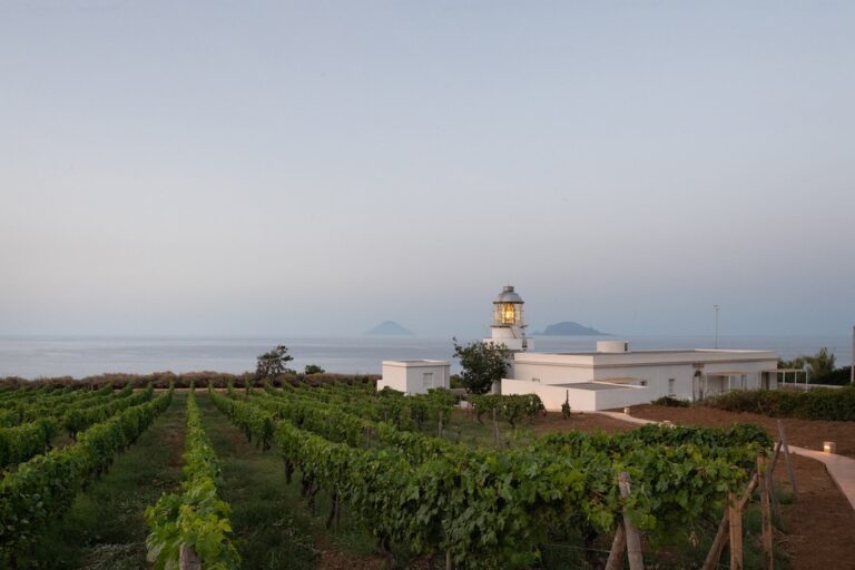 Mab Arquitectura firma il restauro del faro di Capofaro, destinazione ricettivo