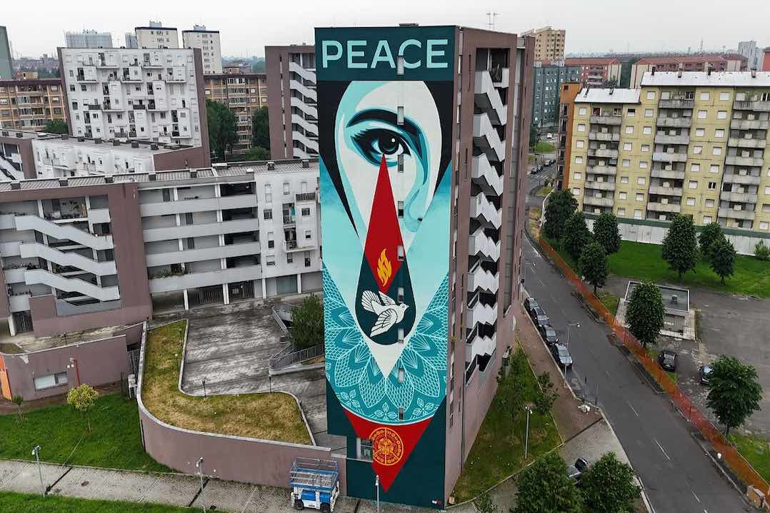 A Milano il primo murale in Italia dello street artist Obey