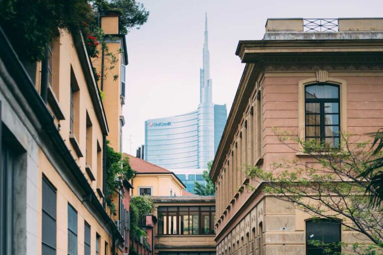 Per il residenziale prime di Milano previste compravendite +5% a fine 2025