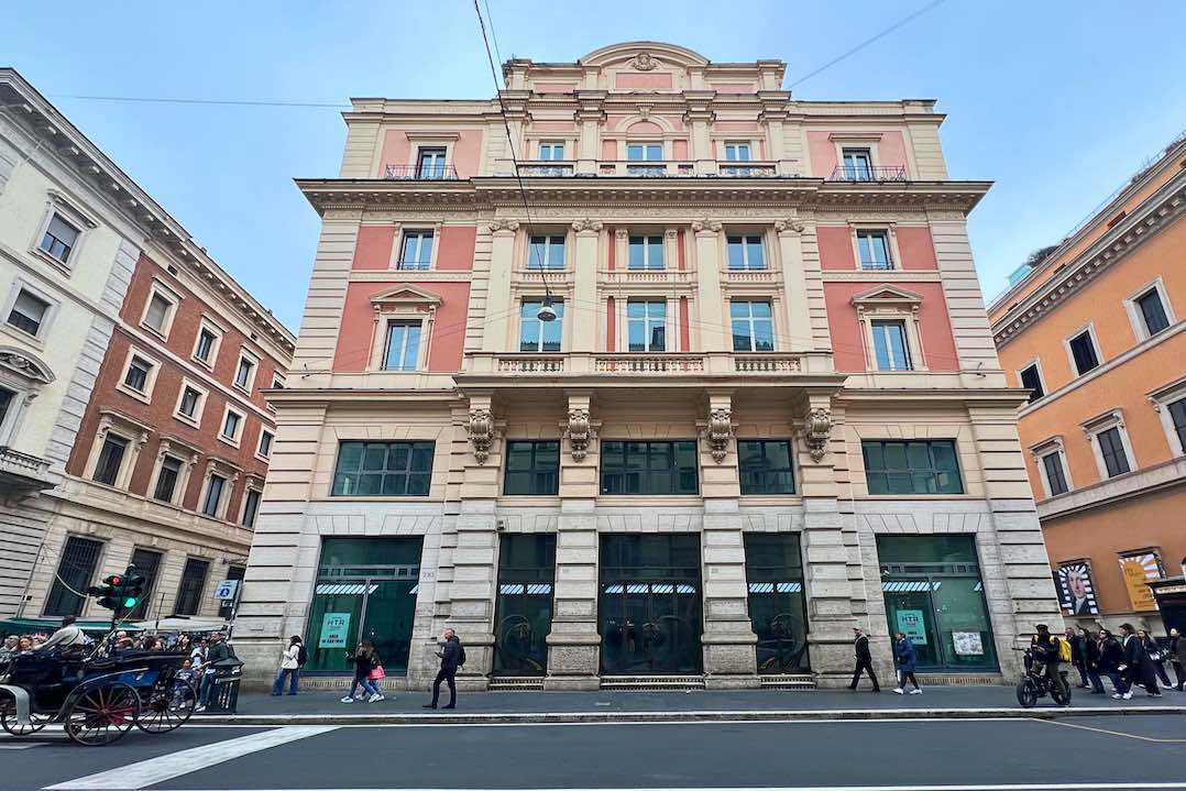 Via del Corso 232 roma