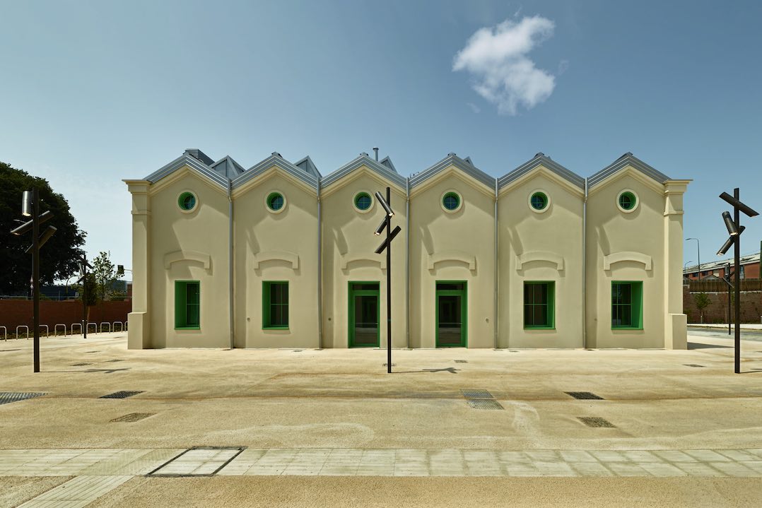 Villaggio Olimpico. Edificio Basilico, lato est.