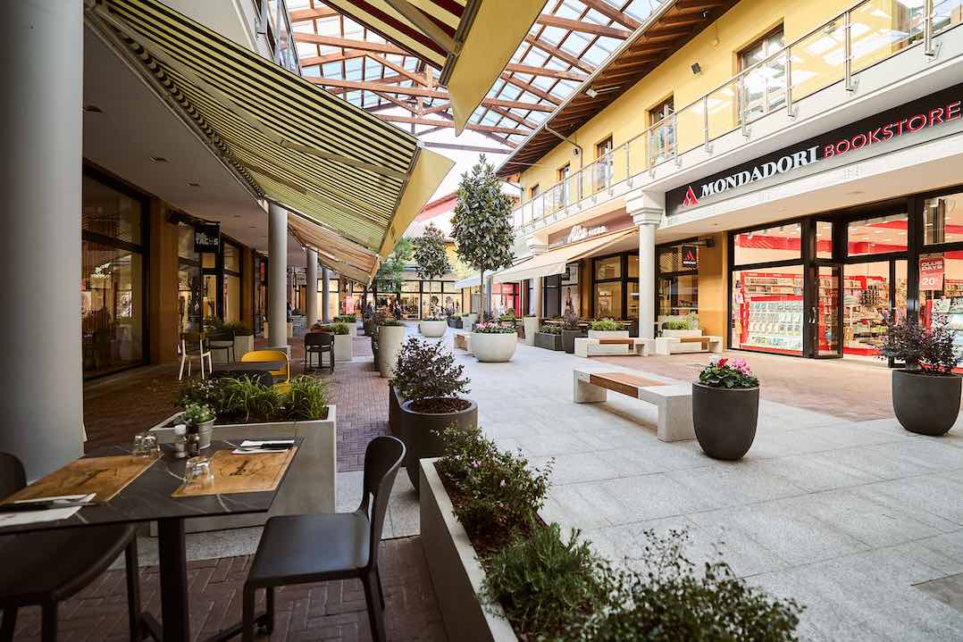 castelguelfo the style outlets food court