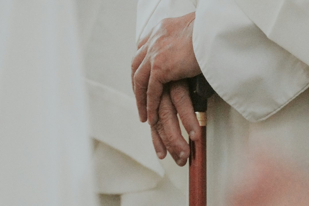 sacerdote anziano