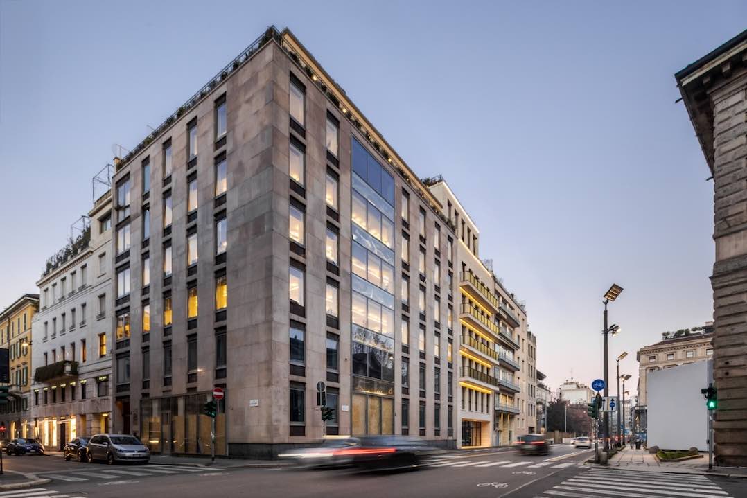 via sant'andrea 25 milano